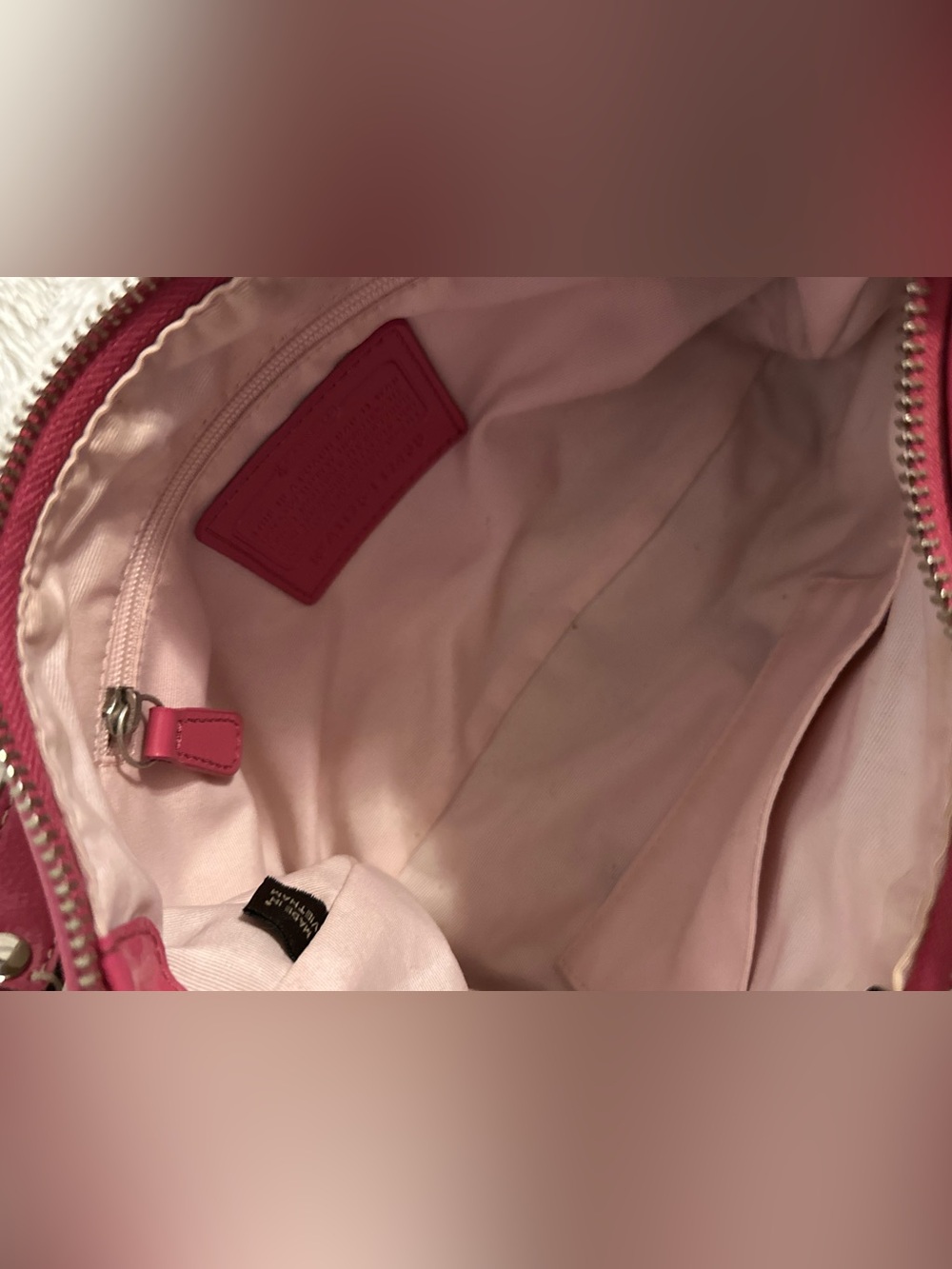 F19218 Vintage Pink Trim Signature Canvas Shoulder Bag- 2000’s - Picture 2 of 9